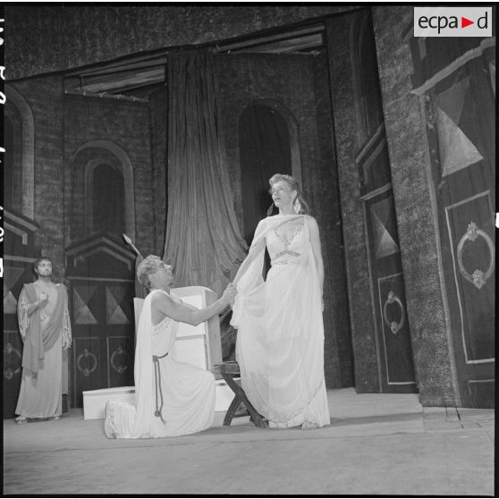 Une représentation de "Britannicus" au théâtre municipal d'Hanoï.