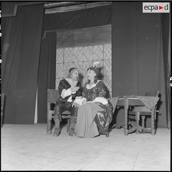 Une représentation du "Théâtre de l'Union française" au théâtre municipal d'Hanoï lors d'une soirée pour des scolaires.