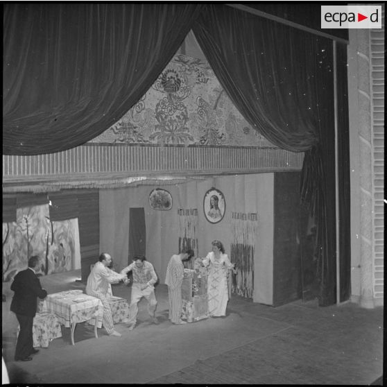 Une représentation théâtrale au théâtre municipal d'Hanoï.