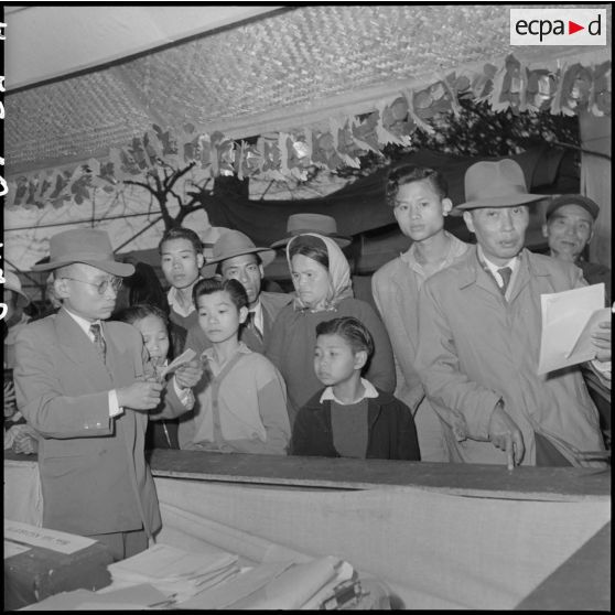 Un stand de la kermesse organisée au profit des invalides et des blessés de guerre d'Hanoï.