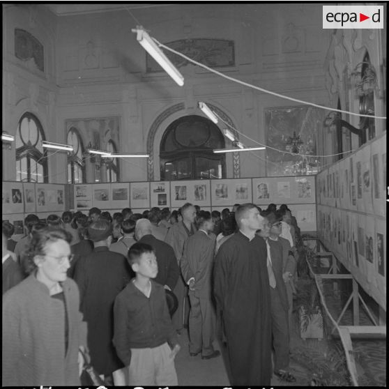 L'inauguration du deuxième Salon d'art contemporain photographique vietnamien.