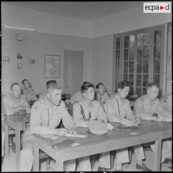 Officiers coréens et américains à Hanoï.