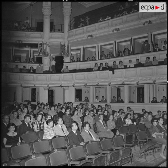 Auditeurs assistant au récital de piano de Mme Germaine Mounier.
