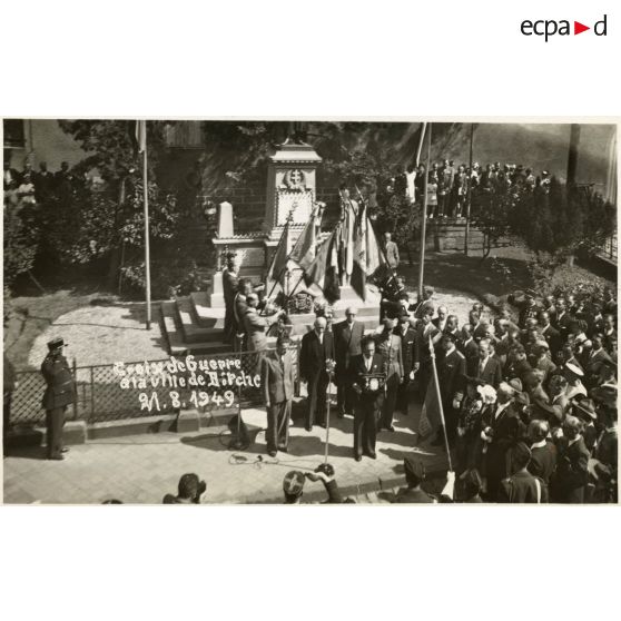 Remise de la Croix de guerre à la ville de Bitche.