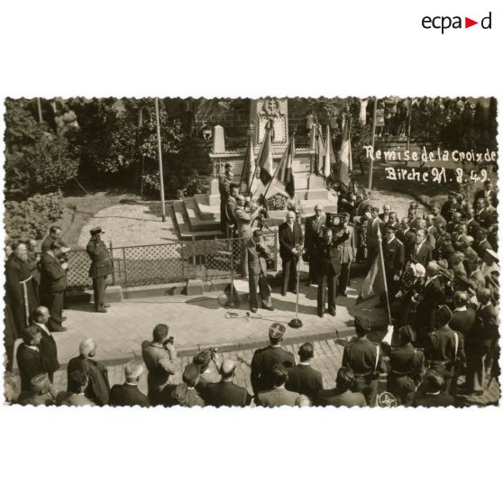 Remise de la Croix de guerre à la ville de Bitche.