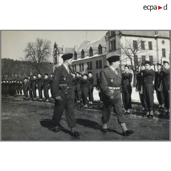 Adieux du colonel Pomes.