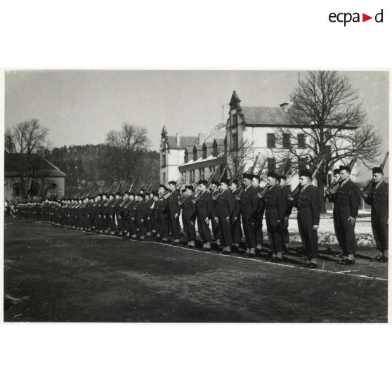 Adieux du colonel Pomes.