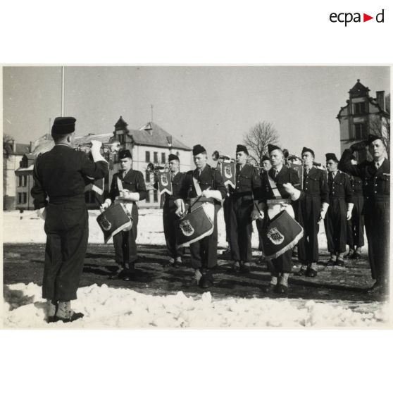 Adieux du colonel Pomes.