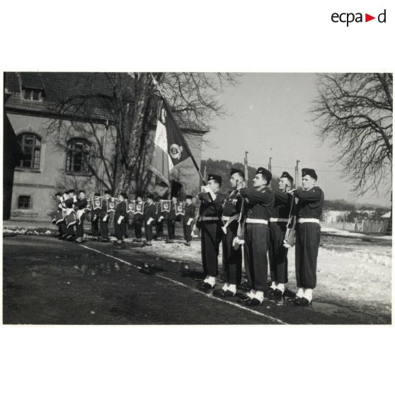 Adieux du colonel Pomes.