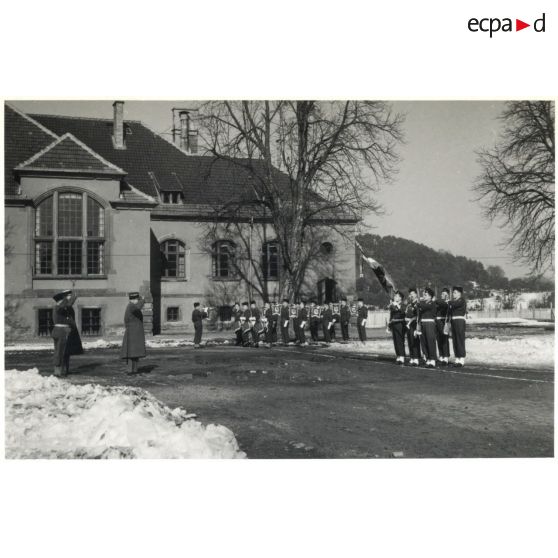 Adieux du colonel Pomes.