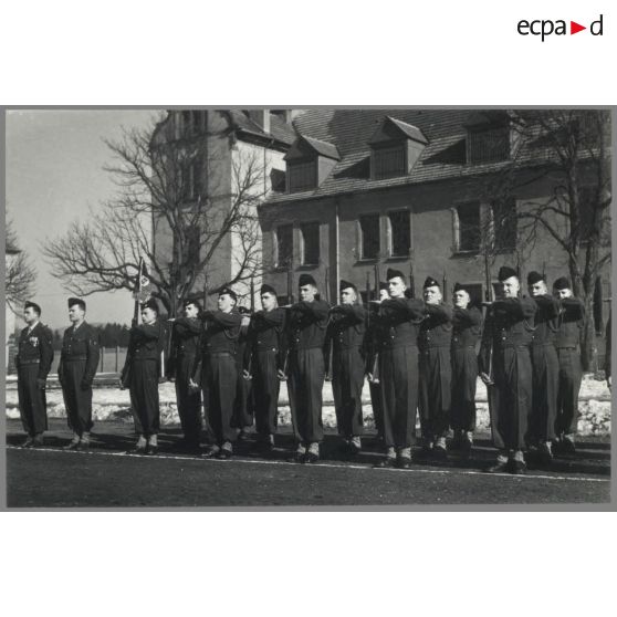 Adieux du colonel Pomes.