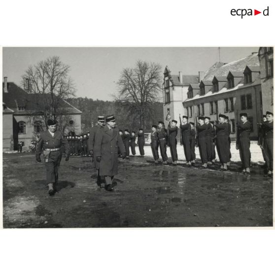 Adieux du colonel Pomes.