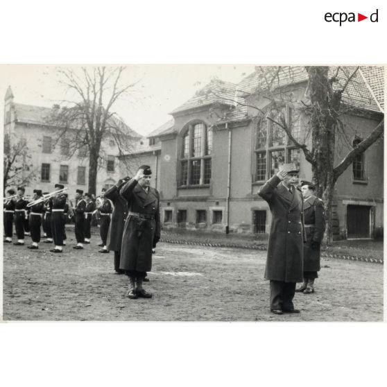 Remise du drapeau aux anciens du CEFEO (Corps expéditionnaire français en Extrême-Orient).