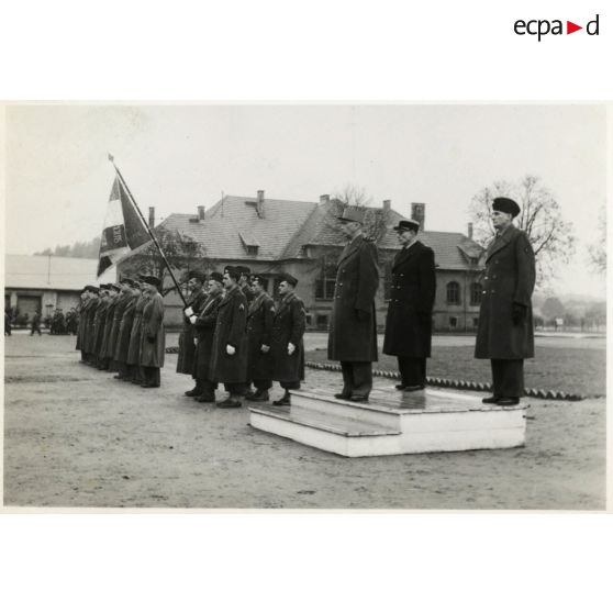 Remise du drapeau aux anciens du CEFEO (Corps expéditionnaire français en Extrême-Orient).