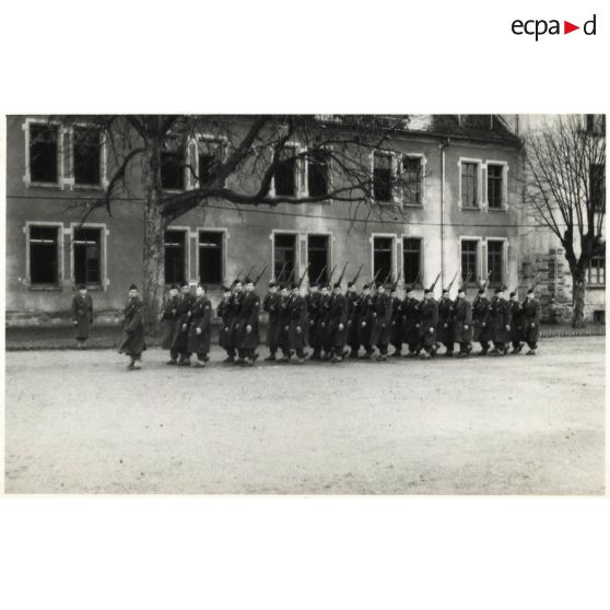 Remise du drapeau aux anciens du CEFEO (Corps expéditionnaire français en Extrême-Orient).