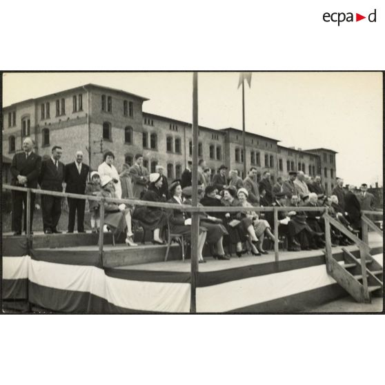 Prise d'armes au quartier Rabier à Sarrebourg à l'occasion de la prise de commandement du colonel Kaysen, commandant le centre d'instruction du 37e régiment d'infanterie (CI/37e RI).