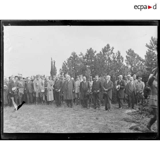 Fère-Champenoise (Marne). Cérémonie commémorative de la bataille de la Marne. Visite de Mr Poincaré, ministres et généraux. [légende d'origine]