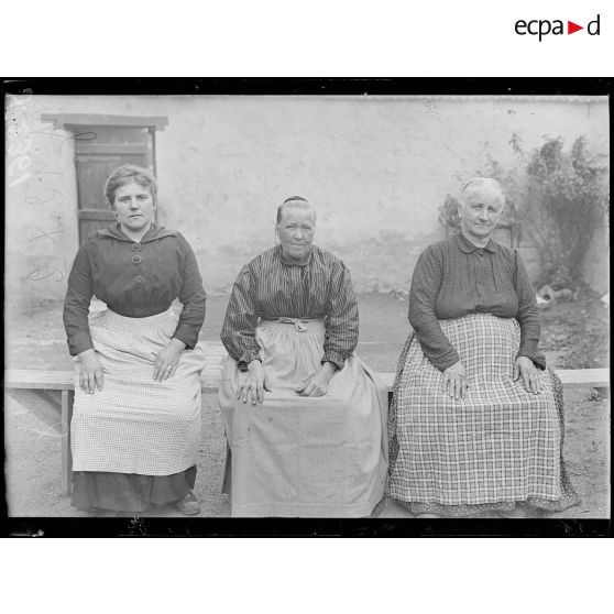 Sarcy (Marne). Portraits d’identité. [légende d’origine]