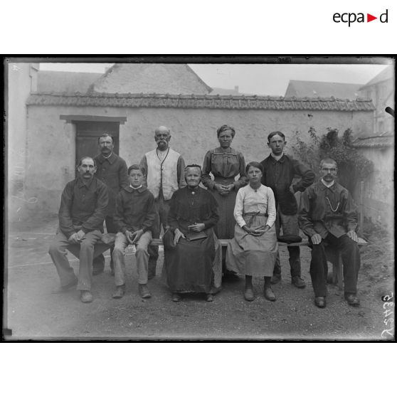 Sarcy (Marne). Portraits d’identité. [légende d’origine]
