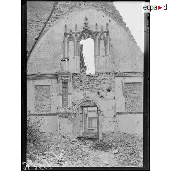 Reims (Marne). Ancien archevêché. Salle des Rois, la loggia royale. [légende d'origine]