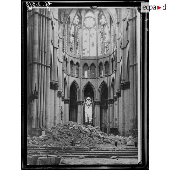 Reims (Marne). La cathédrale. Le choeur. [légende d’origine]