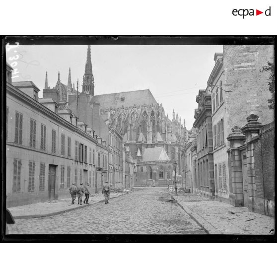 Amiens. La rue Vicotr Hugo. [légende d’origine]