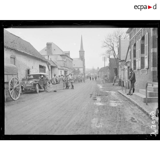Thièvres (Pas-de-Calais). La rue principale. [légende d’origine]