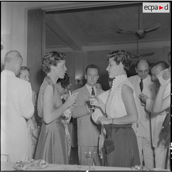 Des convives du haut-commissaire de France au Vietnam.