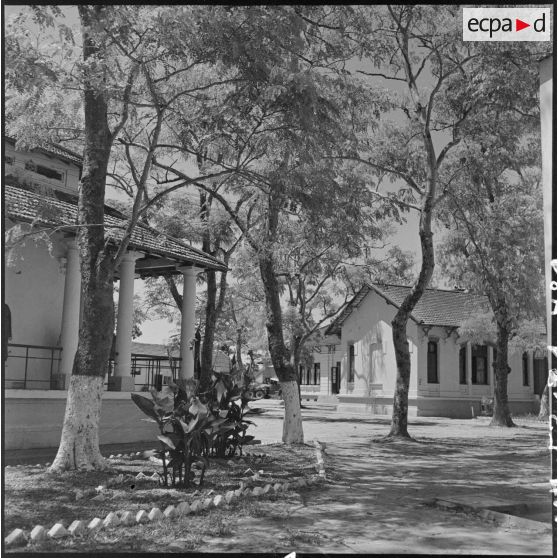 Des bâtimenst de la BAPN (Base aéroportée nord).