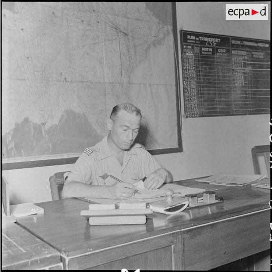 Un officier de la BAPN (Base aéroportée nord).