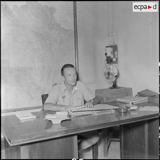 Le capitaine Peyrone de la BAPN (Base aéroportée nord).