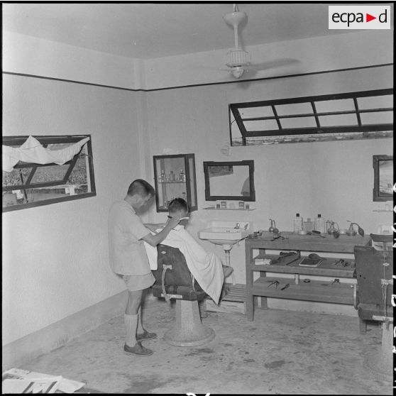 Salon de la coiffure de la BAPN (Base aéroportée nord).