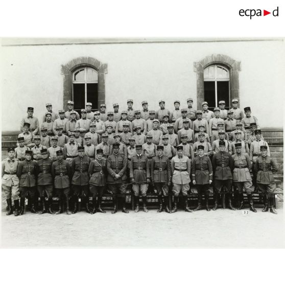 Photographie de groupe du 39e RARF (régiment d'artillerie de région fortifiée).