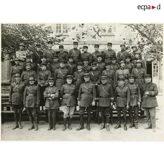 Photographie de groupe des officiers du 11e régiment d'artillerie lourde coloniale (11e RALC).