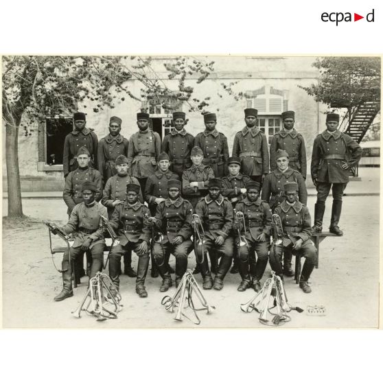 Les musiciens du 11e régiment d'artillerie lourde coloniale (11e RALC).