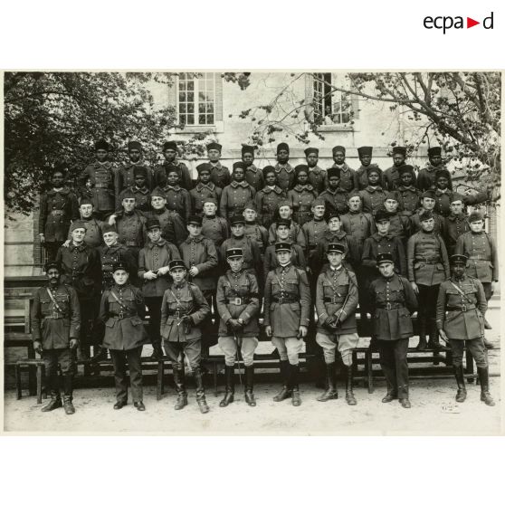 Photographie de groupe du 11e régiment d'artillerie lourde coloniale (11e RALC).