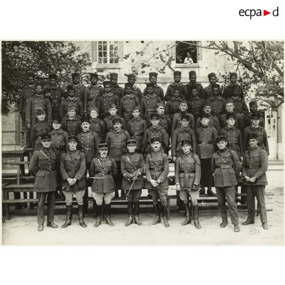 Photographie de groupe du 11e régiment d'artillerie lourde coloniale (11e RALC).