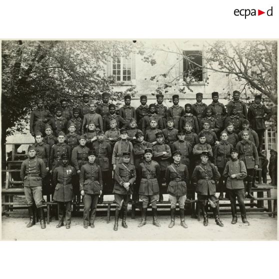 Photographie de groupe du 11e régiment d'artillerie lourde coloniale (11e RALC).