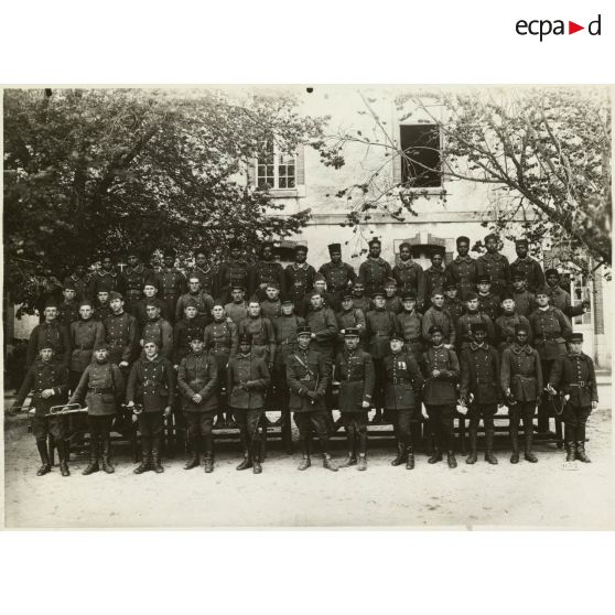 Photographie de groupe du 11e régiment d'artillerie lourde coloniale (11e RALC).