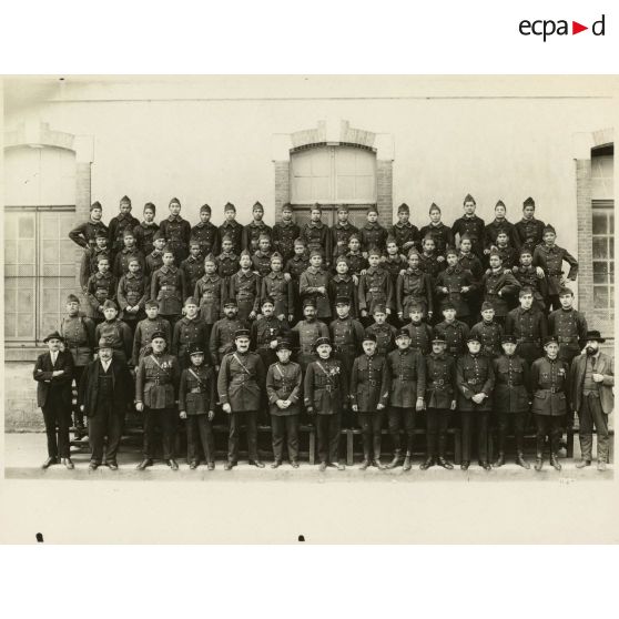 Photographie de groupe du 11e régiment d'artillerie lourde coloniale (11e RALC).