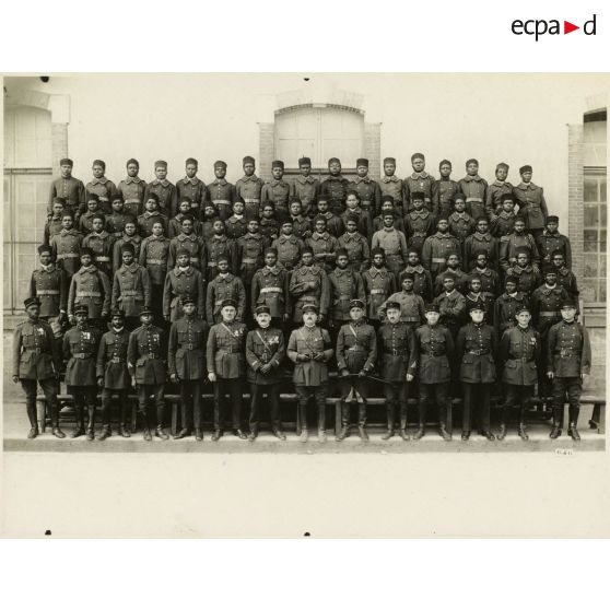 Photographie de groupe du 11e régiment d'artillerie lourde coloniale (11e RALC).