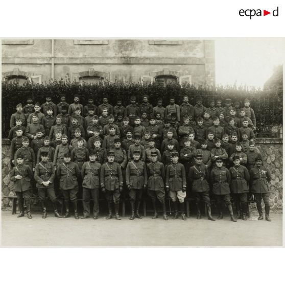 Photographie de groupe du 11e régiment d'artillerie lourde coloniale (11e RALC).