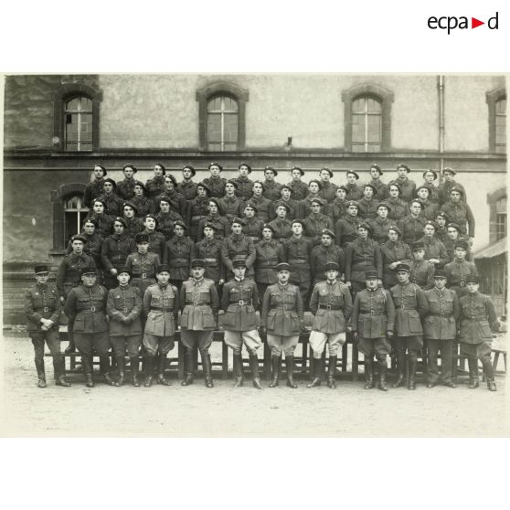 Photographie de groupe du 39e RARF au quartier des Vallières.