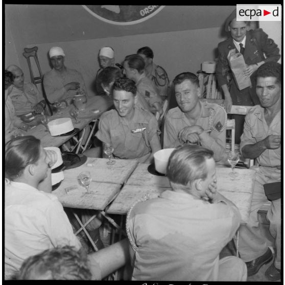 Apéritif organisé pour les légionnaires à Castiglione (Bou Ismaïl).