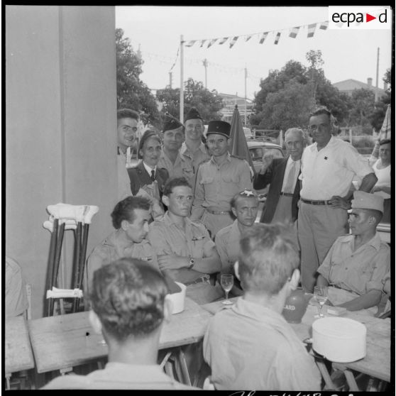 Apéritif organisé pour les légionnaires à Castiglione (Bou Ismaïl).