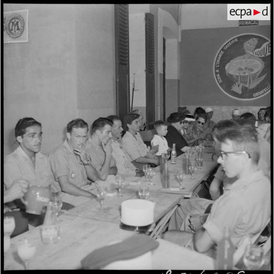 Apéritif organisé pour les légionnaires à Castiglione (Bou Ismaïl).