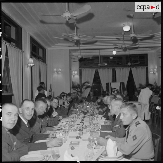 Saint-Cyriens lors d'un repas organisé pour la commémoration de la bataille d'Austerlitz à l'hôtel Métropole.