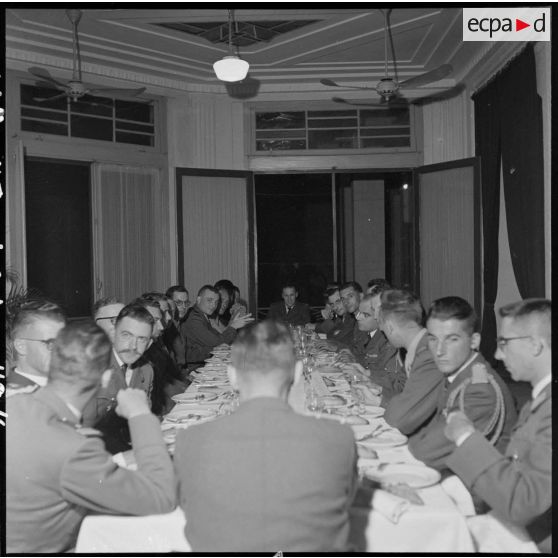 Saint-Cyriens lors d'un repas organisé pour la commémoration de la bataille d'Austerlitz à l'hôtel Métropole.