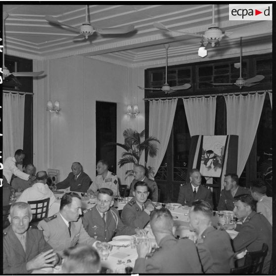 Saint-Cyriens lors d'un repas organisé pour la commémoration de la bataille d'Austerlitz à l'hôtel Métropole.