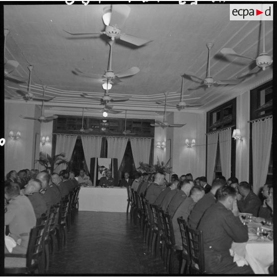 Saint-Cyriens lors d'un repas organisé pour la commémoration de la bataille d'Austerlitz. à l'hôtel Métropole.